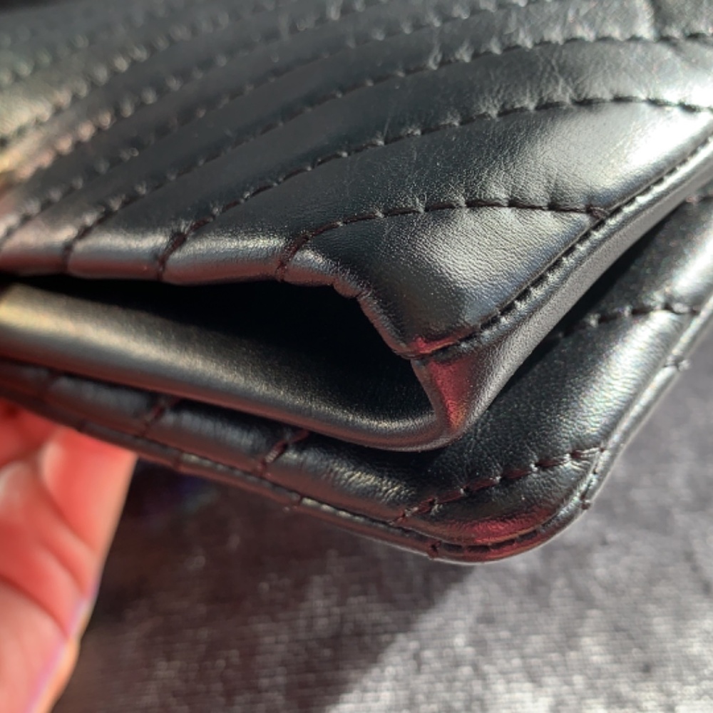 Chanel Chevon clutch - Picture 7 of 11